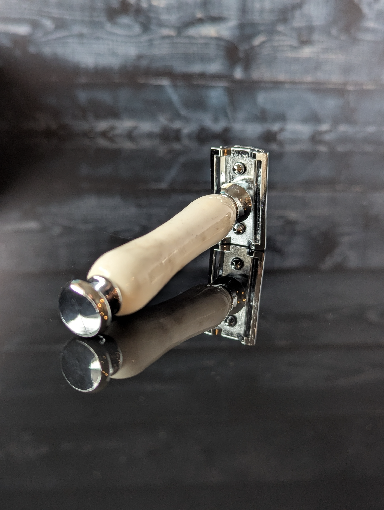 Hand-turned Antler Safety Razor | Luxury Shaving from MC Shave Gear