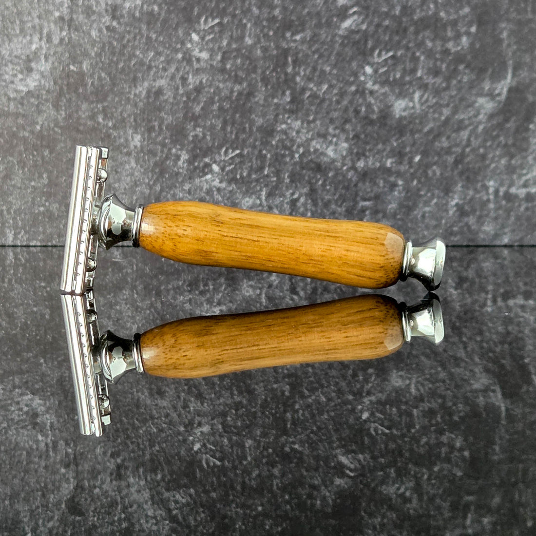 natural hardwood razor handle mango wood grain on its side