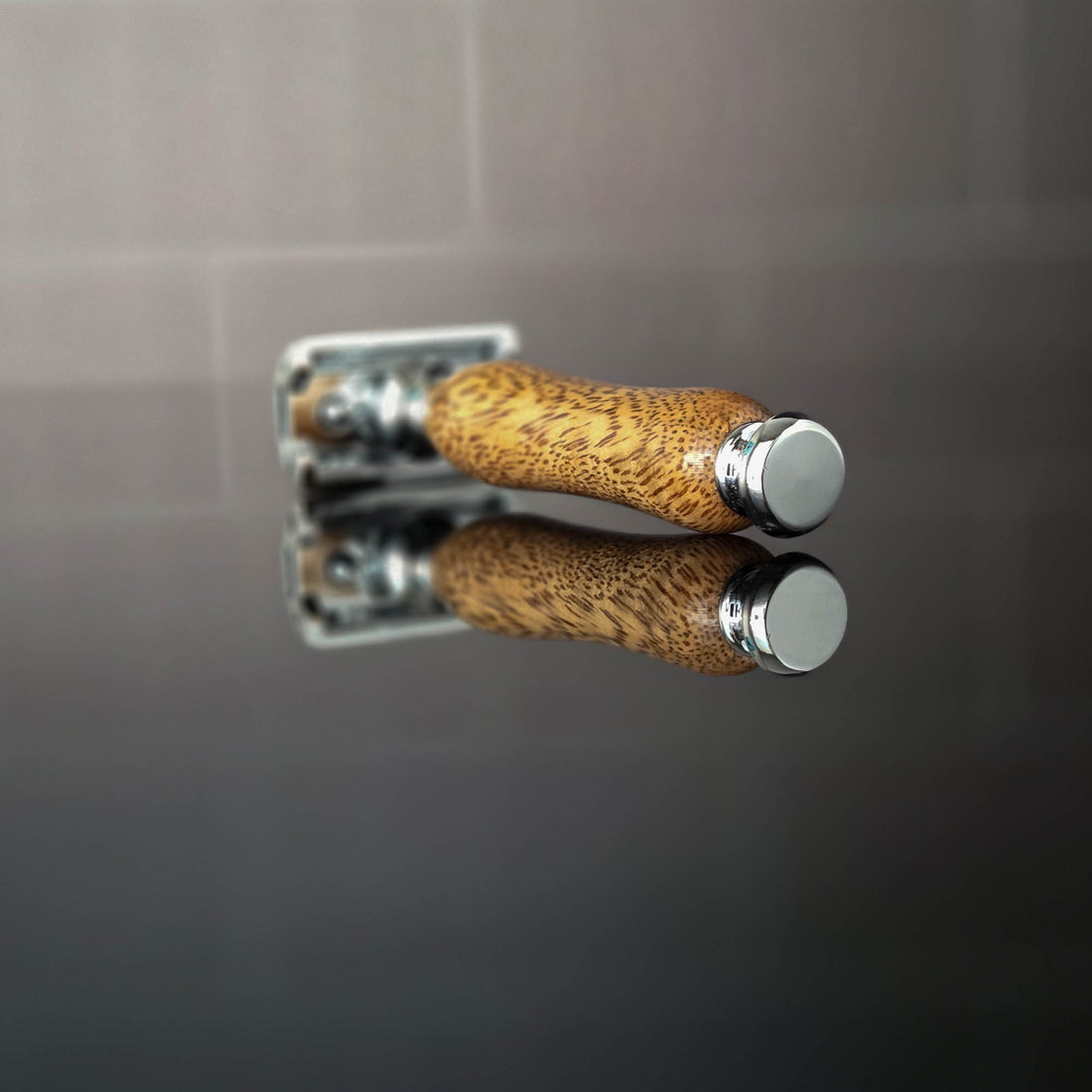 natural hardwood razor handle mango wood grain
