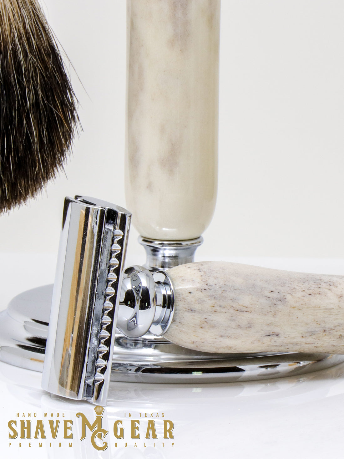 Hand-turned Premium Razor Set with Badger Shave Brush in Antler